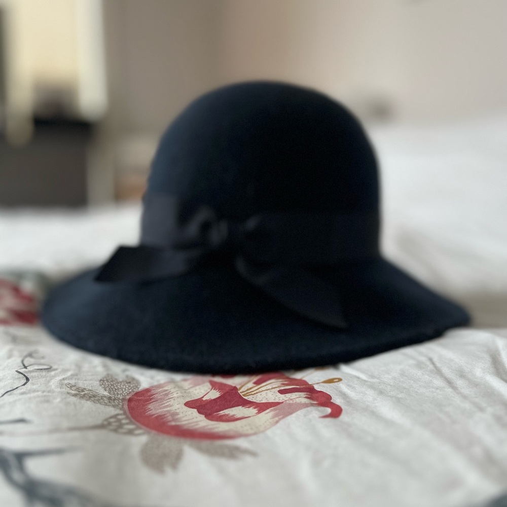 100% wool hat from Talbots with bow detail